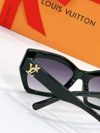 Picture of Louis Vuitton Sunglasses _SKUfw77361644fw
